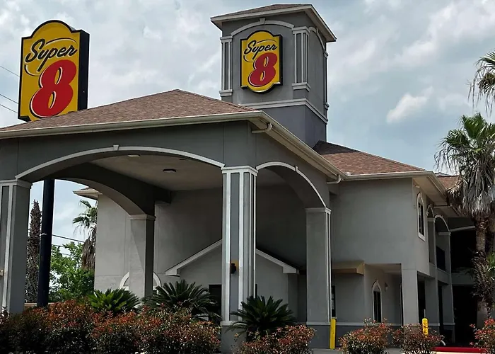 Super 8 By Wyndham Houston North I-45