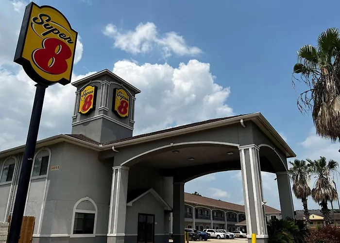 Super 8 By Wyndham Houston North I-45