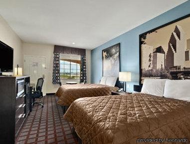 Hotel Super 8 By Wyndham North I-45
