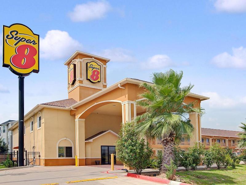 Hotel Super 8 By Wyndham North I-45