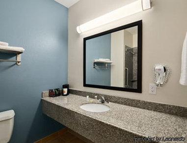 Hotel Super 8 By Wyndham North I-45 2*