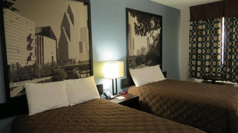 Super 8 By Wyndham North I-45